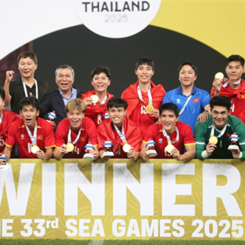 Thủ tướng Chính phủ trao tặng Bằng khen cho Ban huấn luyện U22 Việt Nam sau kỳ tích tại SEA Games 33