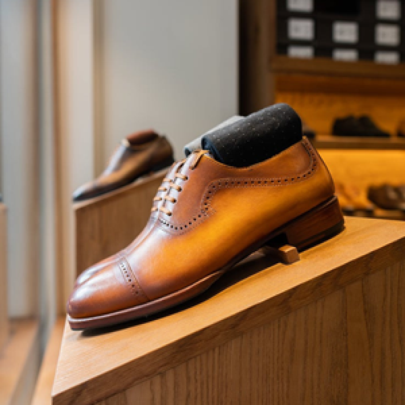 Những cửa hàng bán giày da nam công sở lịch lãm nhất tại TP.HCM