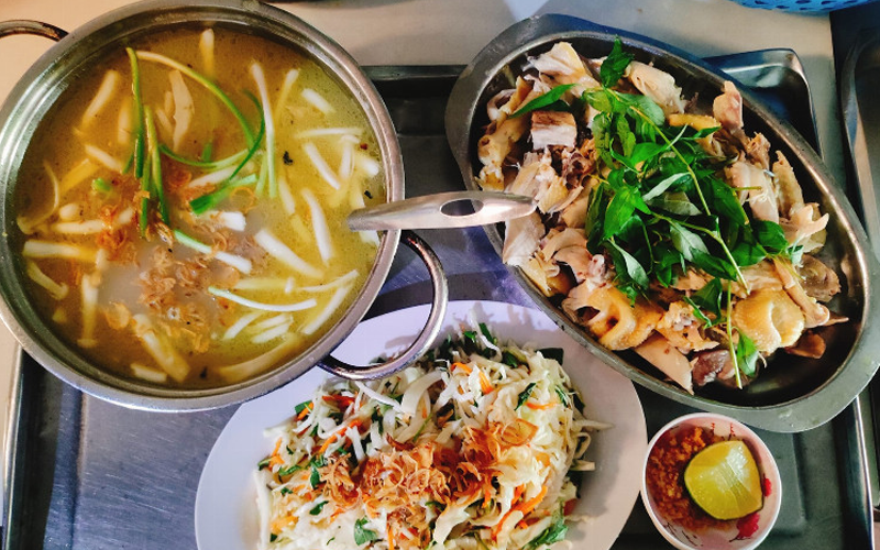 Quán Zìn Zìn – Thiên đường gà ta thả vườn