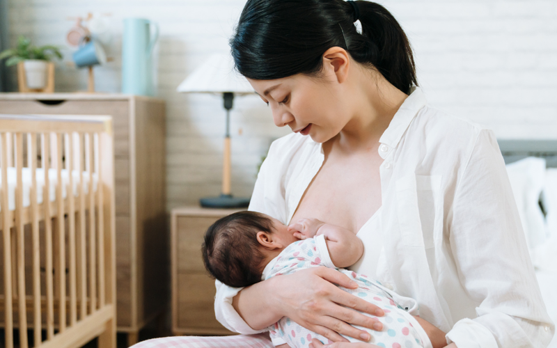 Mẹ bỉm có cần kiêng tắm trong tháng đầu tiên sau sinh không?