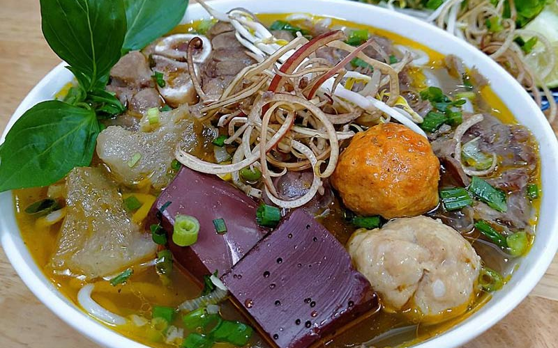 Những quán bún bò ngon nhức nách tại Tân Bình được săn đón nhiều nhất
