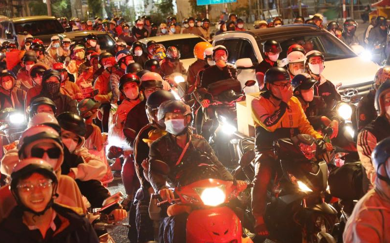 Tình hình người dân từ TP.HCM đổ xô nhau về quê những ngày cận Tết Bính Ngọ 2026