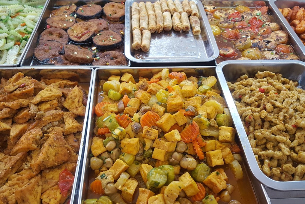 Review 5 quán cơm chay siêu ngon tại Bình Tân với hơn 20 món