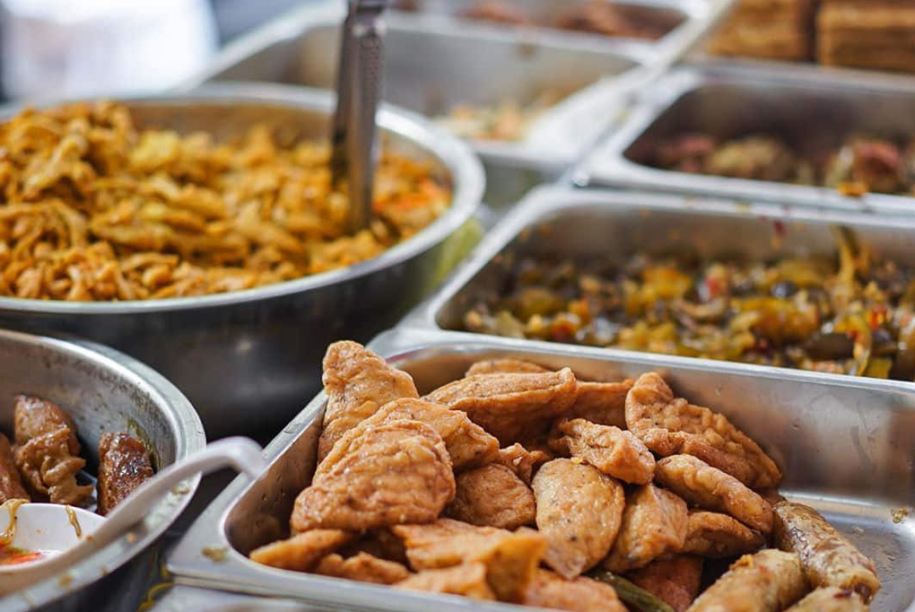 Review 5 quán cơm chay siêu ngon tại Bình Tân với hơn 20 món