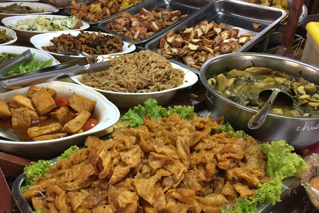 Review 5 quán cơm chay siêu ngon tại Bình Tân với hơn 20 món