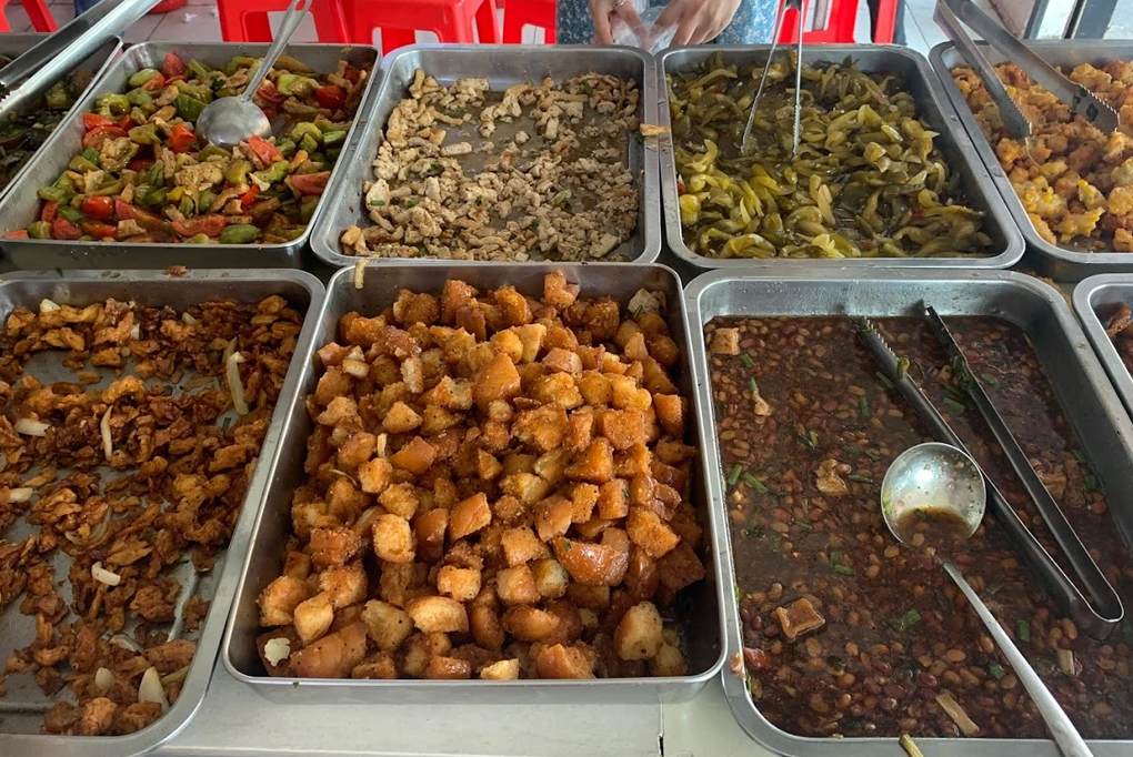 Review 5 quán cơm chay siêu ngon tại Bình Tân với hơn 20 món