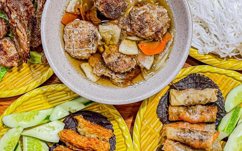 Bún Chả Trấn Quốc