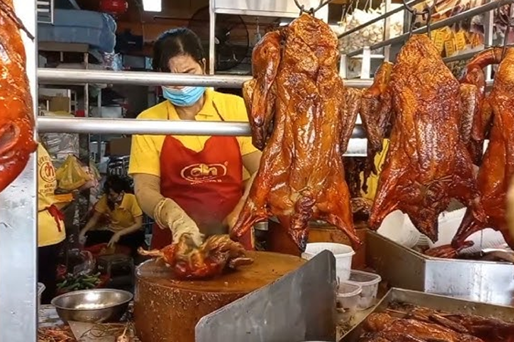 Vịt Quay Đắc Hòa - Hương Vị Truyền Thống Hơn 20 Năm Tại Tân Bình